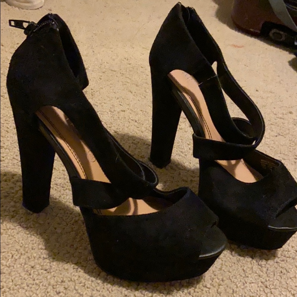 Tall strapy sandals